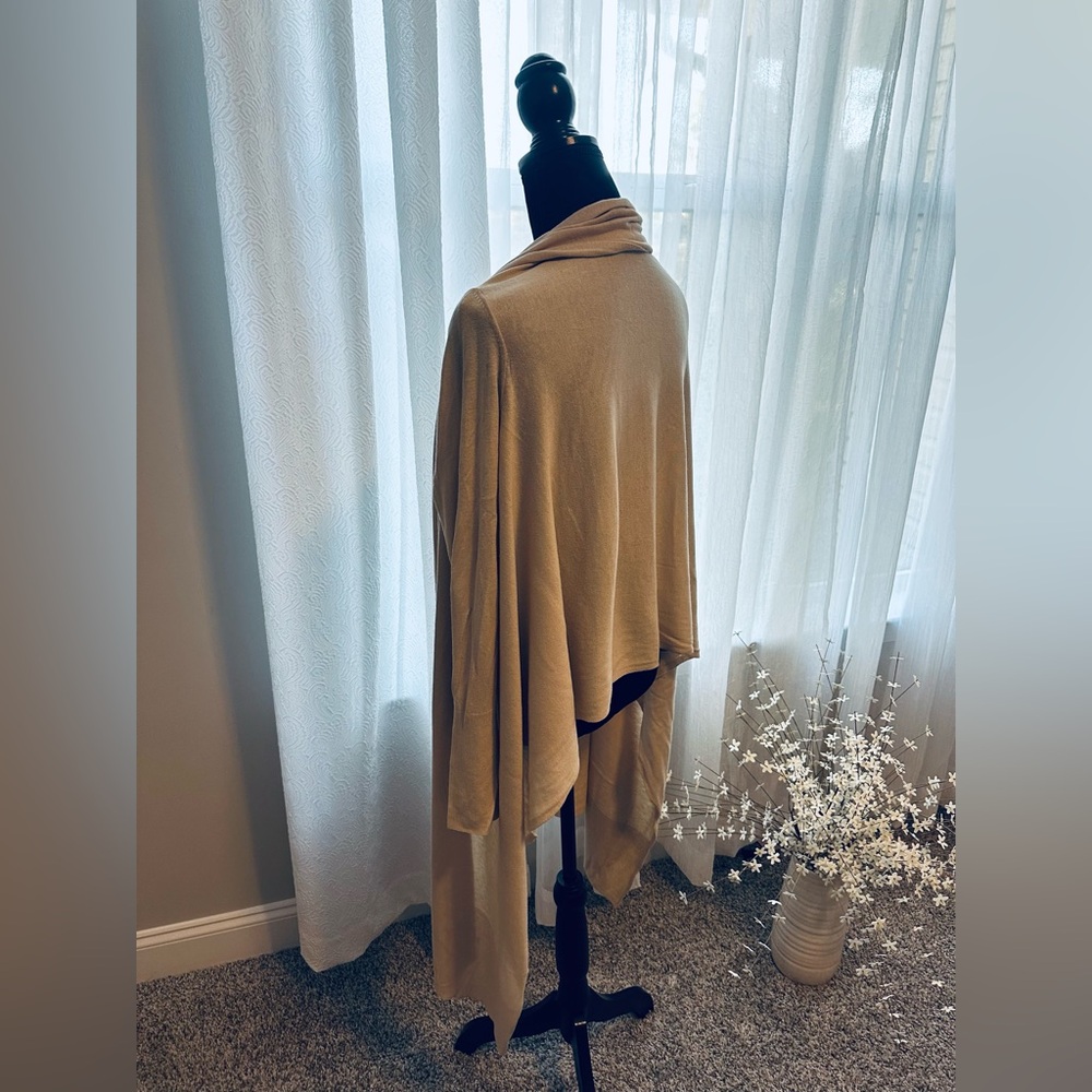 Front Extended Cardigan - Picture 2 of 4